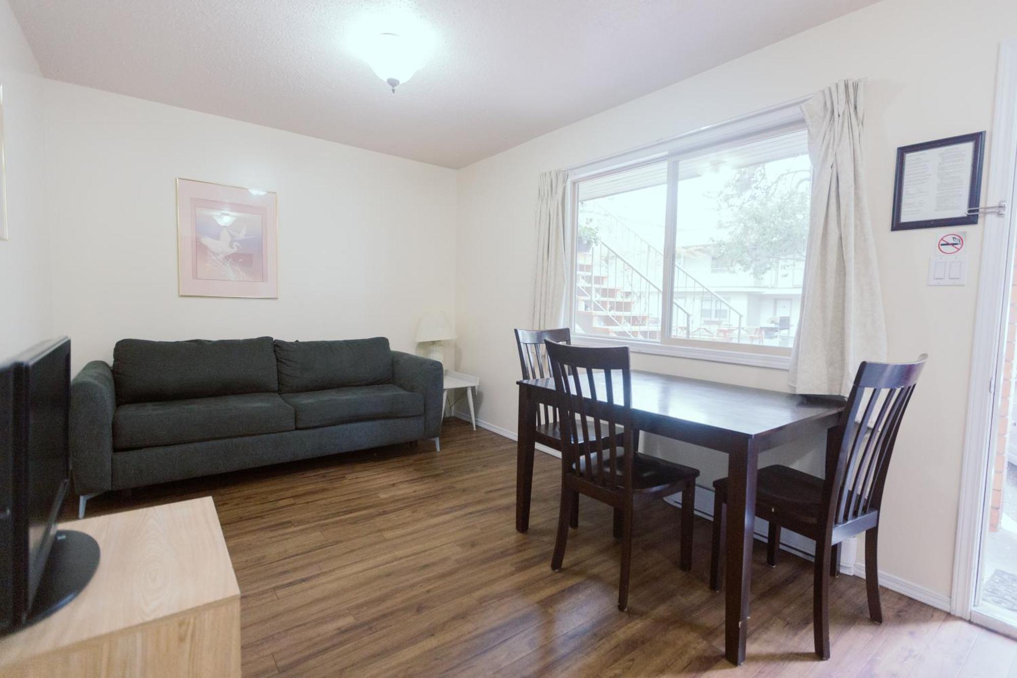 Beachside Motel 2*